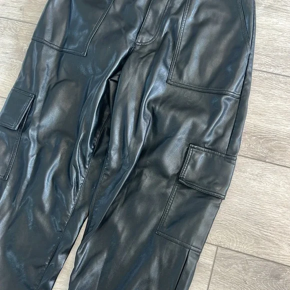 7 for All Mankind Black Faux Leather Cargo Pants size medium - Picture 5 of 10